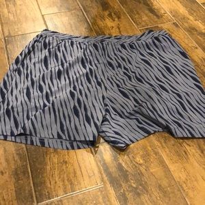 Outdoor voices XL 9” shorts